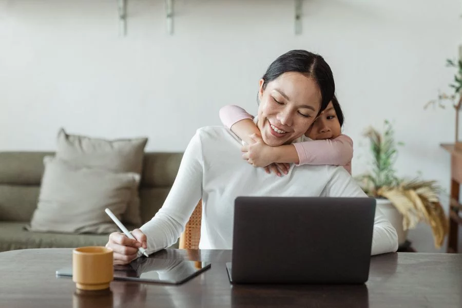 Striking a Balance Between Working from Home and Parenting Young Children - AmyandRose Benifits