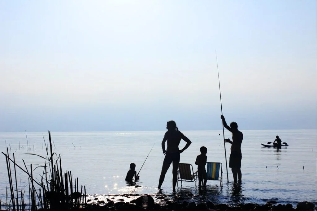 Ways to Bond With Your Children Outdoors - AmyandRose Parent Fishing