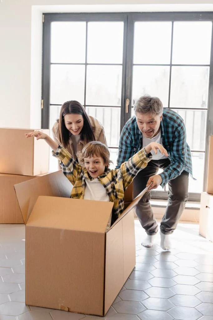 Moving with Kids - AmyandRose Moving with Children