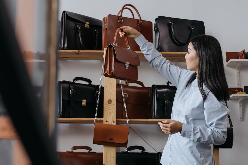 15 Things to Consider Before Buying Leather Bags in Bulk