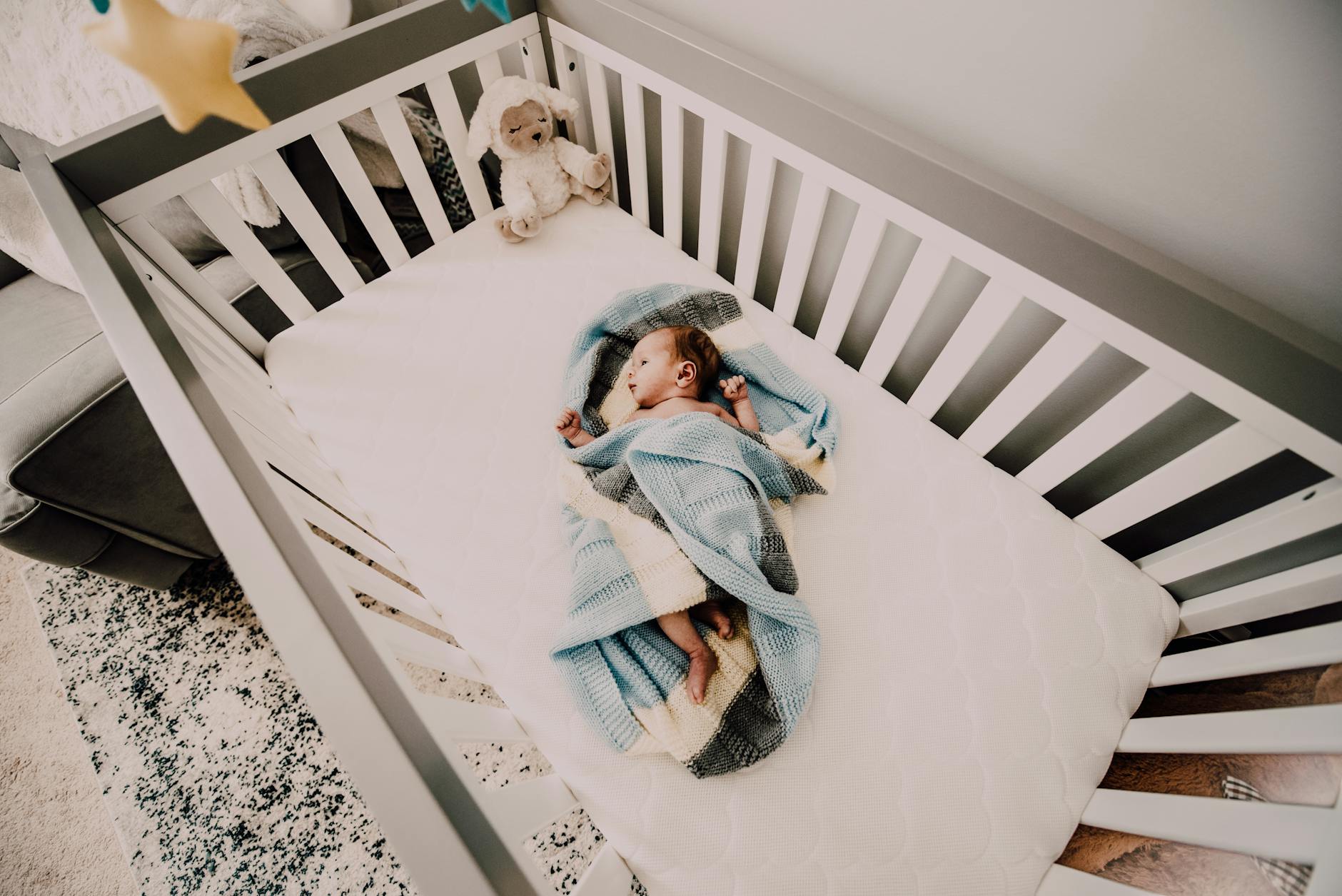 Illustration of Bassinet to Crib Transition: Effortless, Must-Have Tips for Better Sleep