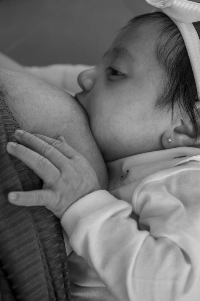 Illustration of How to Wean from Breastfeeding Gently and Gradually