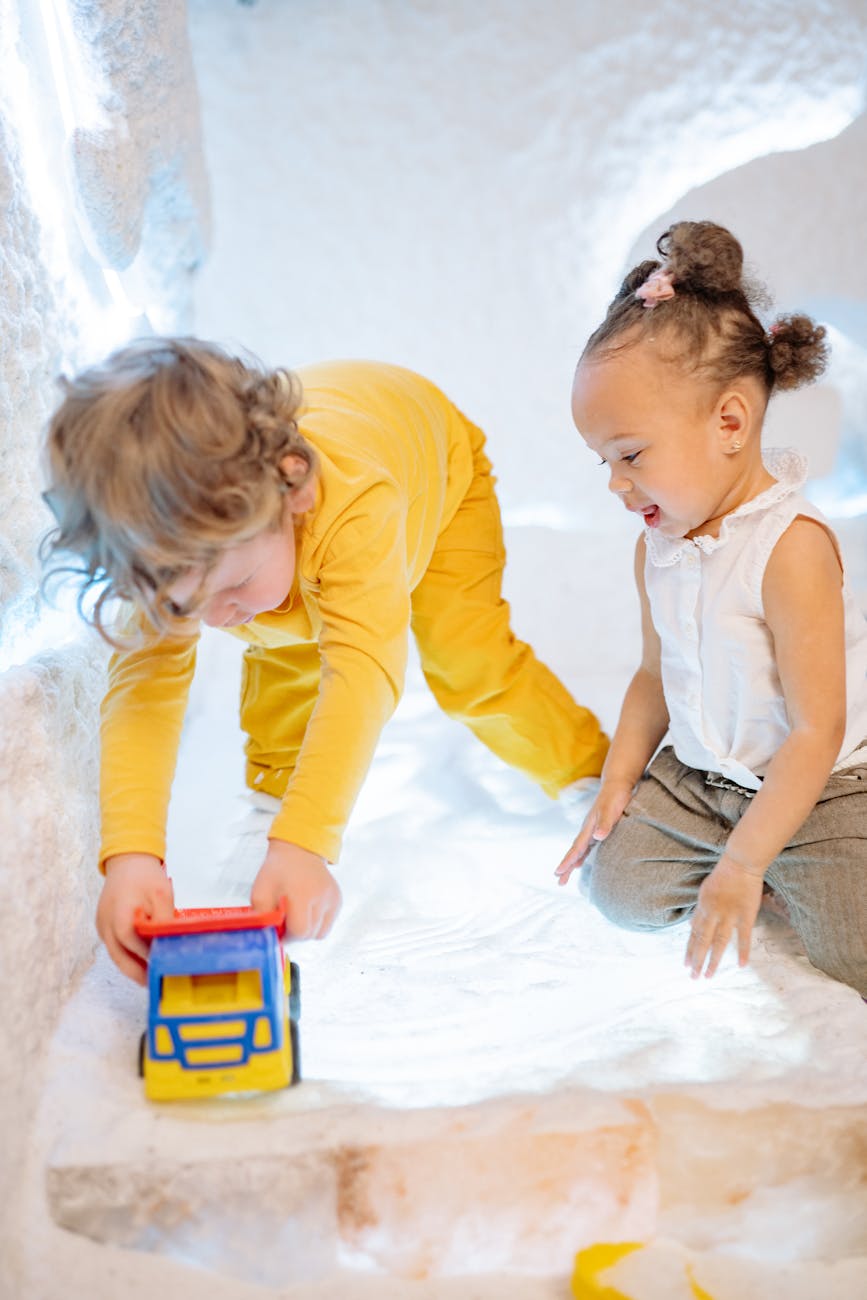 Illustration of Parallel Play Toddlers: What Is Parallel Play for Best Development