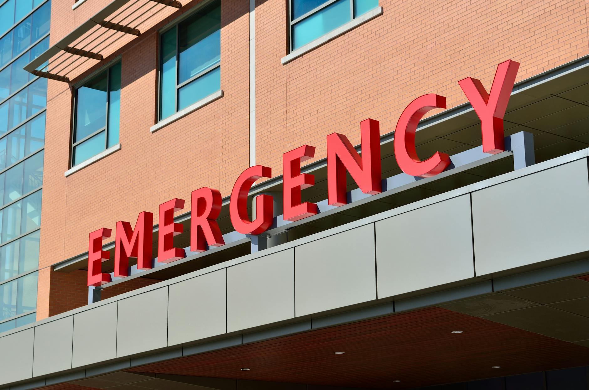 ER vs urgent care for child illustration for When to Go to ER vs Urgent Care for a Child